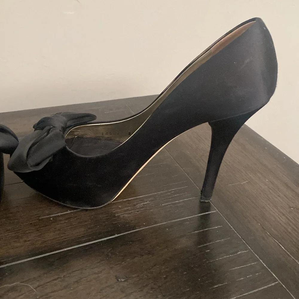 Dolce & Gabbana Black Heels with Elegant Bow - Picture 4 of 12